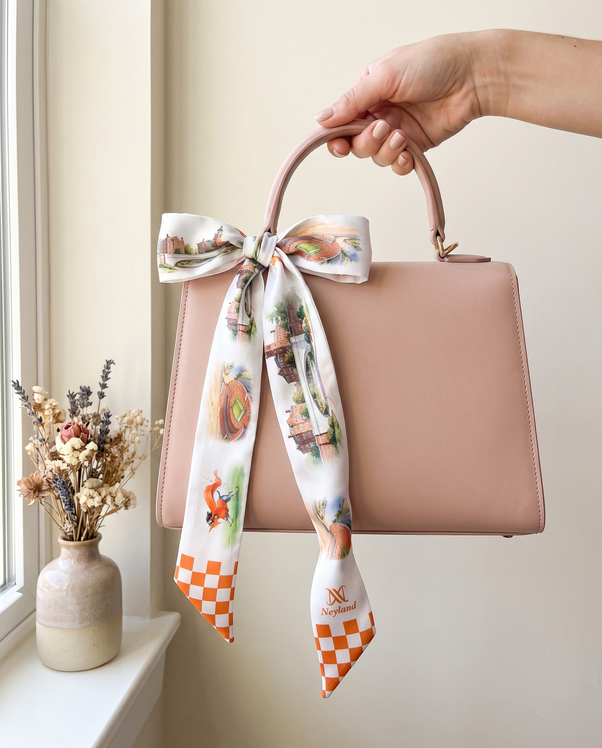 The Neyland Twilly, bow on a top-handle bag